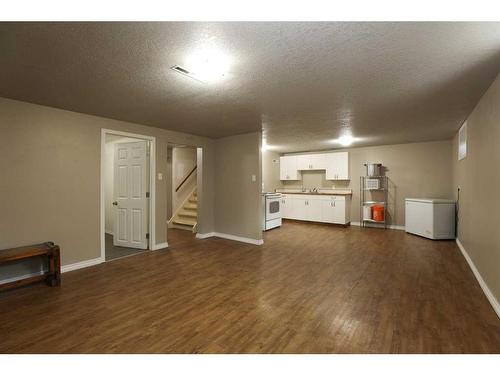 5015 52 Street, Taber, AB - Indoor Photo Showing Other Room