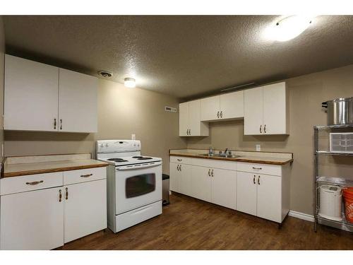 5015 52 Street, Taber, AB - Indoor Photo Showing Kitchen With Double Sink