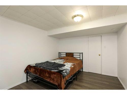 5015 52 Street, Taber, AB - Indoor Photo Showing Bedroom