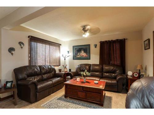 5015 52 Street, Taber, AB - Indoor Photo Showing Living Room