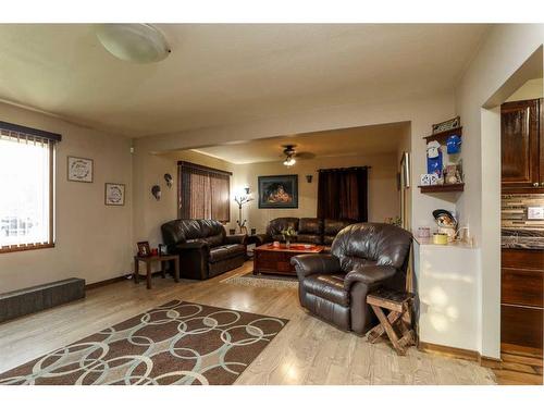 5015 52 Street, Taber, AB - Indoor Photo Showing Other Room