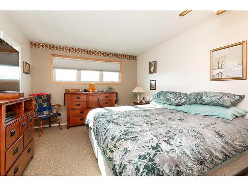 1602 20 Avenue North, Lethbridge, AB - Indoor Photo Showing Bedroom