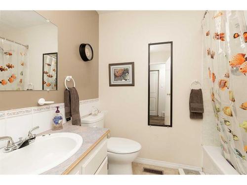 1602 20 Avenue North, Lethbridge, AB - Indoor Photo Showing Bathroom