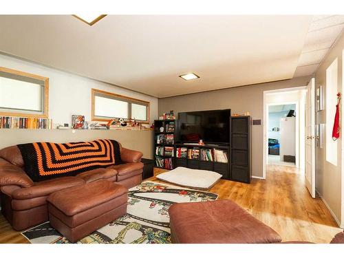 1602 20 Avenue North, Lethbridge, AB - Indoor Photo Showing Living Room