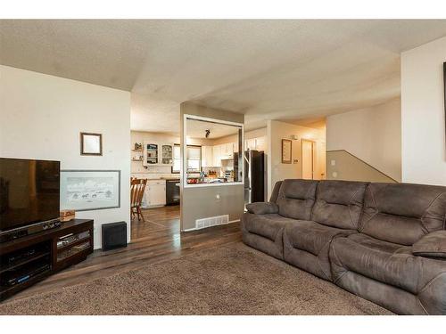 1602 20 Avenue North, Lethbridge, AB - Indoor Photo Showing Living Room