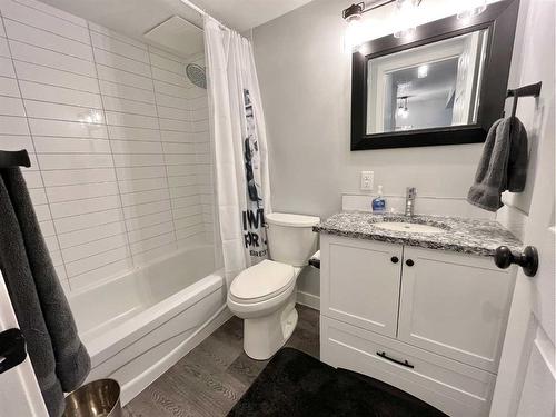 204A-295 Columbia Boulevard West, Lethbridge, AB - Indoor Photo Showing Bathroom