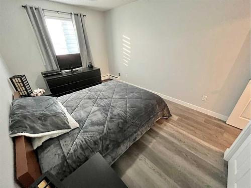 204A-295 Columbia Boulevard West, Lethbridge, AB - Indoor Photo Showing Bedroom