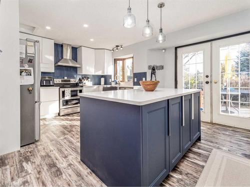 182 Heritage Close West, Lethbridge, AB - Indoor Photo Showing Kitchen With Upgraded Kitchen