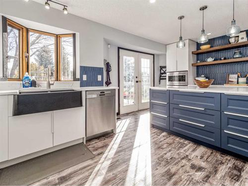 182 Heritage Close West, Lethbridge, AB - Indoor Photo Showing Kitchen With Upgraded Kitchen