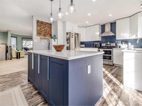 182 Heritage Close West, Lethbridge, AB - Indoor Photo Showing Kitchen With Upgraded Kitchen