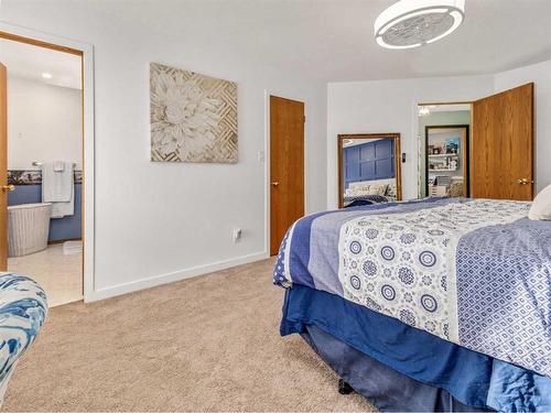 182 Heritage Close West, Lethbridge, AB - Indoor Photo Showing Bedroom