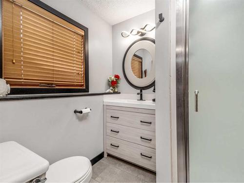 182 Heritage Close West, Lethbridge, AB - Indoor Photo Showing Bathroom