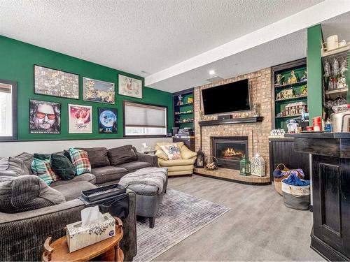 182 Heritage Close West, Lethbridge, AB - Indoor Photo Showing Living Room With Fireplace