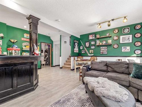 182 Heritage Close West, Lethbridge, AB - Indoor Photo Showing Living Room