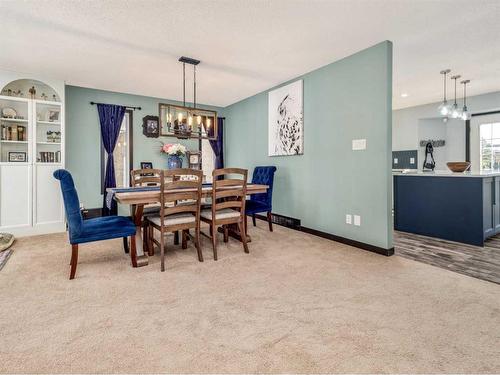 182 Heritage Close West, Lethbridge, AB - Indoor Photo Showing Dining Room