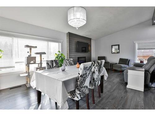 1193 Scenic Drive South, Lethbridge, AB - Indoor Photo Showing Dining Room