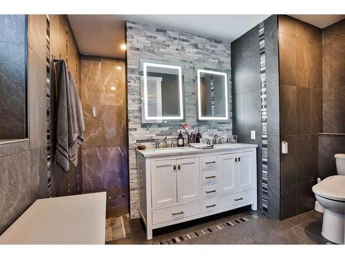 1193 Scenic Drive South, Lethbridge, AB - Indoor Photo Showing Bathroom