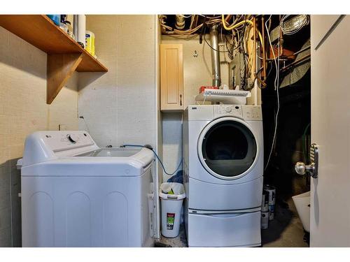 1193 Scenic Drive South, Lethbridge, AB - Indoor Photo Showing Laundry Room