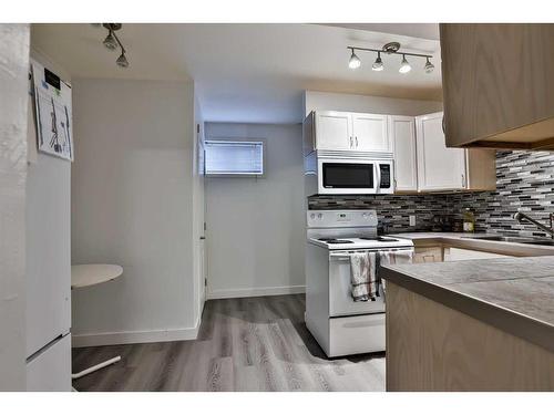 1193 Scenic Drive South, Lethbridge, AB - Indoor Photo Showing Kitchen