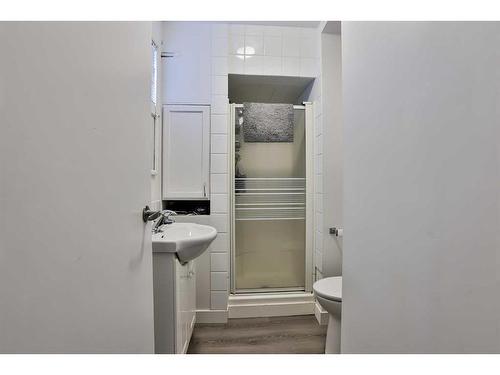 1193 Scenic Drive South, Lethbridge, AB - Indoor Photo Showing Bathroom