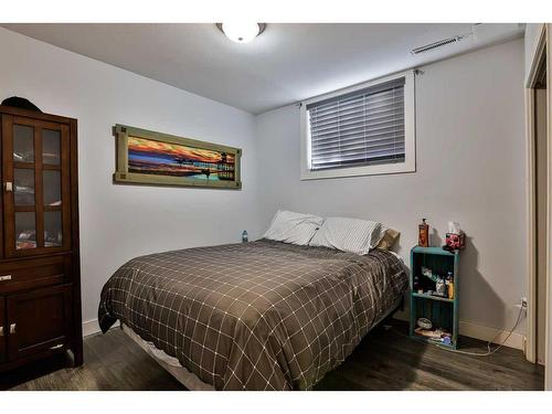 1193 Scenic Drive South, Lethbridge, AB - Indoor Photo Showing Bedroom