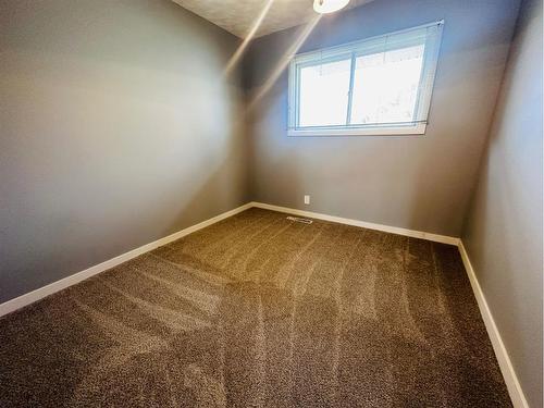 1131 29 Street South, Lethbridge, AB - Indoor Photo Showing Other Room