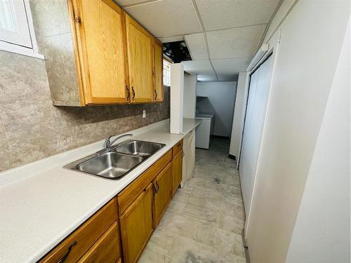 1131 29 Street South, Lethbridge, AB - Indoor Photo Showing Kitchen With Double Sink