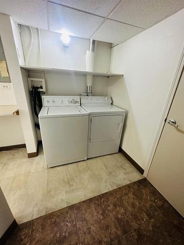 1131 29 Street South, Lethbridge, AB - Indoor Photo Showing Laundry Room