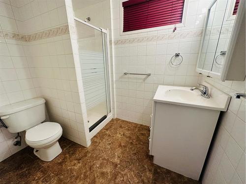 1131 29 Street South, Lethbridge, AB - Indoor Photo Showing Bathroom