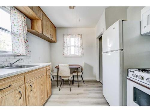 1619 2Nd Avenue North, Lethbridge, AB - Indoor Photo Showing Kitchen