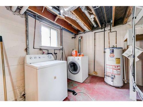 1619 2Nd Avenue North, Lethbridge, AB - Indoor Photo Showing Laundry Room