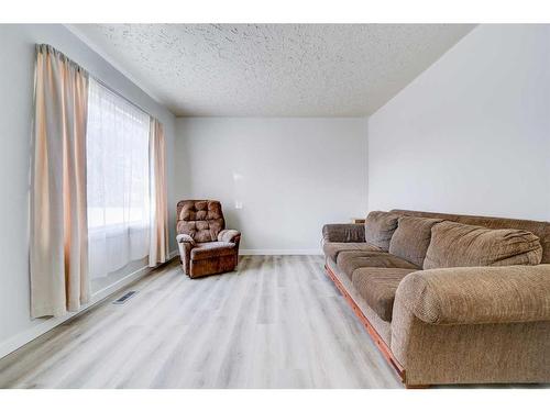 1619 2Nd Avenue North, Lethbridge, AB - Indoor Photo Showing Other Room