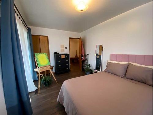 1221 84 Street, Coleman, AB - Indoor Photo Showing Bedroom