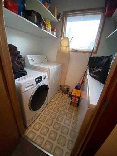 1221 84 Street, Coleman, AB - Indoor Photo Showing Laundry Room