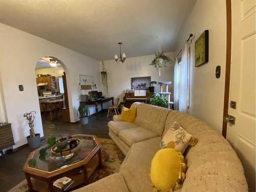 1221 84 Street, Coleman, AB - Indoor Photo Showing Living Room