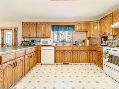 5810 46 Street, Taber, AB - Indoor Photo Showing Kitchen With Double Sink