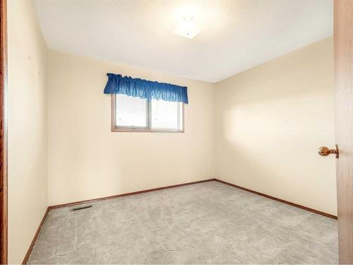 5810 46 Street, Taber, AB - Indoor Photo Showing Other Room