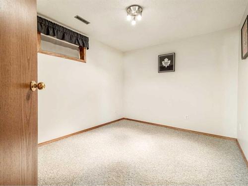 5810 46 Street, Taber, AB - Indoor Photo Showing Other Room