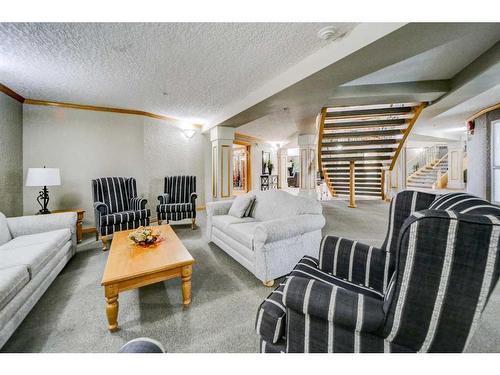 323-100 2 Avenue South, Lethbridge, AB - Indoor Photo Showing Living Room