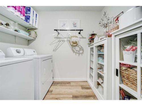 323-100 2 Avenue South, Lethbridge, AB - Indoor Photo Showing Laundry Room