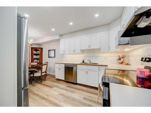 323-100 2 Avenue South, Lethbridge, AB - Indoor Photo Showing Kitchen With Double Sink