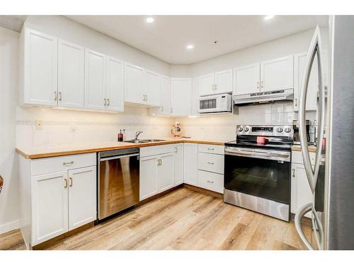 323-100 2 Avenue South, Lethbridge, AB - Indoor Photo Showing Kitchen With Double Sink