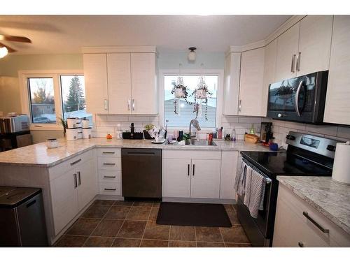 2107 10 Street, Coaldale, AB - Indoor Photo Showing Kitchen