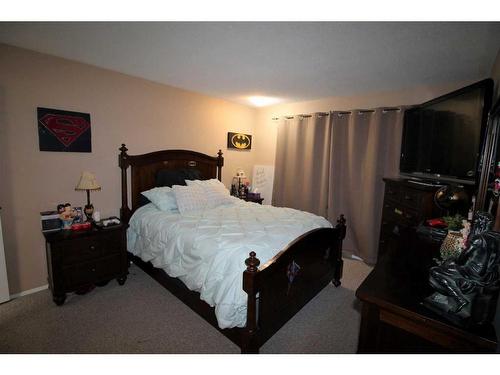 2107 10 Street, Coaldale, AB - Indoor Photo Showing Bedroom