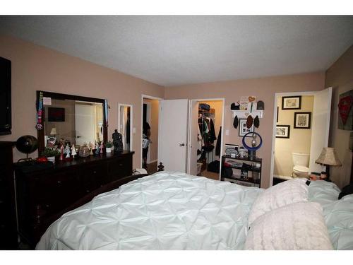 2107 10 Street, Coaldale, AB - Indoor Photo Showing Bedroom