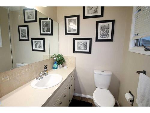 2107 10 Street, Coaldale, AB - Indoor Photo Showing Bathroom