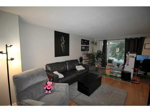 2107 10 Street, Coaldale, AB - Indoor Photo Showing Living Room