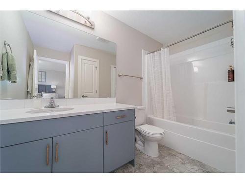 3-57 Aquitania Circle West, Lethbridge, AB - Indoor Photo Showing Bathroom