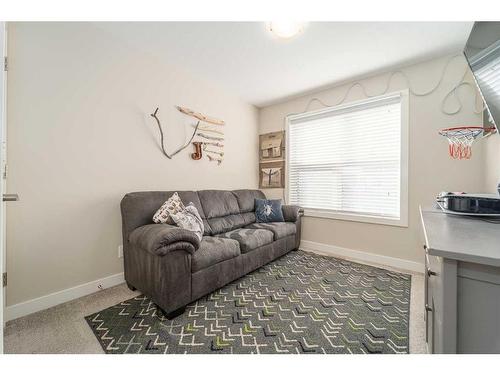 3-57 Aquitania Circle West, Lethbridge, AB - Indoor Photo Showing Living Room