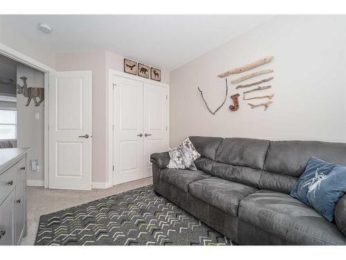 3-57 Aquitania Circle West, Lethbridge, AB - Indoor Photo Showing Living Room